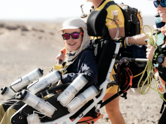 Avec l'association “Du sable dans les yeux”, le niçois, Léon Bernardini, 12 ans, finisher de la 40e édition du Marathon des Sables Legendary