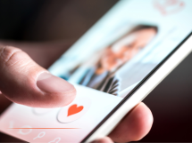 Lutte contre les guet-apens homophobes : la France formalise une coopération inédite avec les applications de rencontre