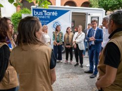 Le Bus santé connecté sillonne le territoire et amène la médecine à chaque Maralpin