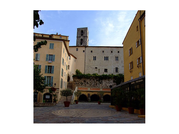 GRASSE : Un campus univer