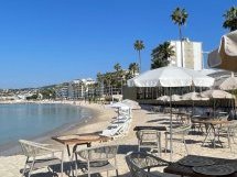 Le droit en vacances - Plage privée : peut-on vous empêcher d'accéder à la mer ?