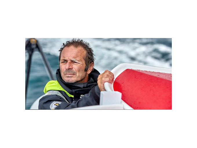 Quatre maxi-trimarans (…)