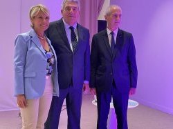 L'architecte urbaniste Corinne Vezzoni décorée des insignes d'Officier de l'Ordre national du Mérite