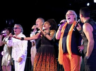 Jean-Pierre Savelli et les stars des années 80 enflamment La Valette !