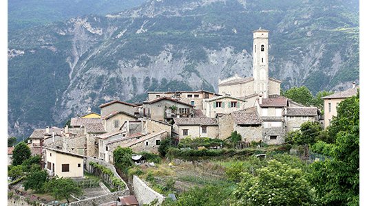 Clans : Maria, pauvre cloche, victime d'un gros coup de foudre...