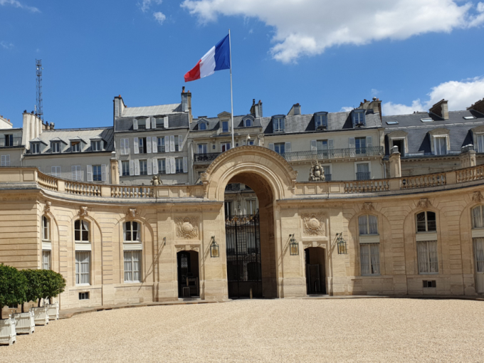 Après la démission éclair