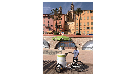 L'Office de Tourisme Menton, Riviera & Merveilles au contact direct des visiteurs grâce à son triporteur