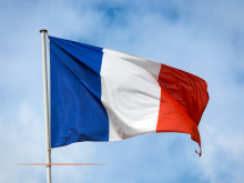 À Nice, 89 écoles seront équipées d'un mât et d'un drapeau tricolore pour le lever des couleurs