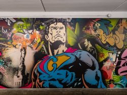 Une fresque pop art monumentale métamorphose le tunnel de la Ferrage à Cannes