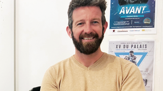 Julien Prandi, le parfait équilibre entre plaidoirie et performance