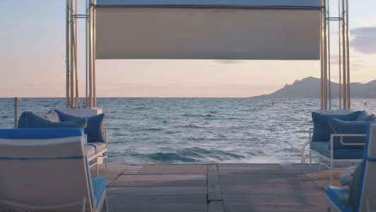  Cannes fait son cinéma dans le nouveau film Air France de consignes de sécurité à bord