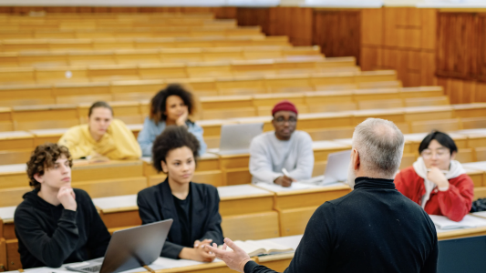 Collaboration et excellence : les écoles universitaires en tourisme se fédèrent pour répondre aux défis du secteur