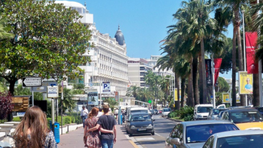 La Croisette invite à la déambulation piétonne jusqu'au samedi 27 août 2017 !