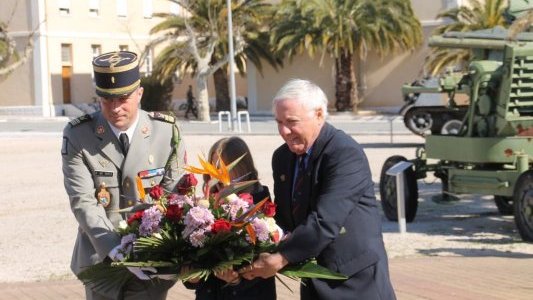  A Hyères, les anciens artilleurs en ordre de marche