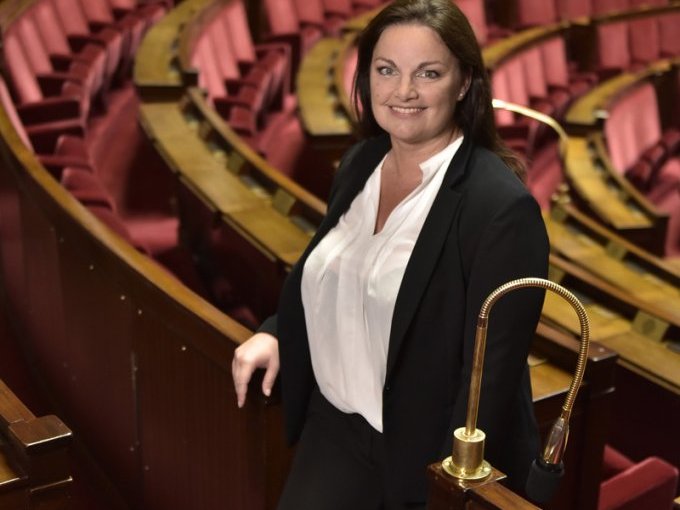 Députée, confinée, affair