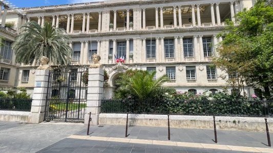 À Nice, la préfecture a quitté le palais… mais le préfet y est resté