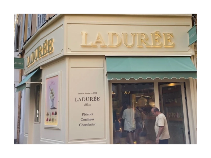 Ladurée s'offre un écrin