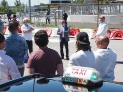 Les Taxis niçois ont reçu des masques chirurgicaux offerts par le Département