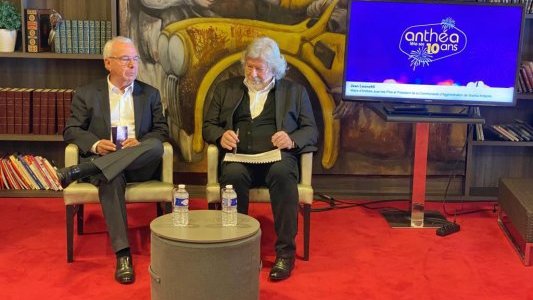 Avril marque les 10 ans du théâtre Anthéa à Antibes !