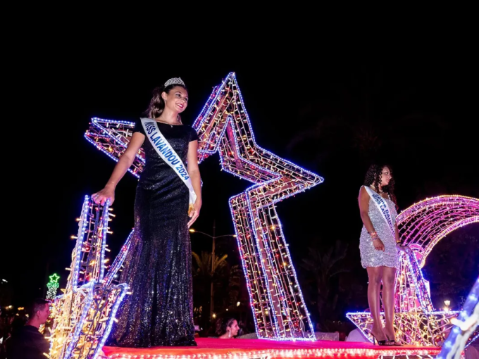 Une grande parade lumineu