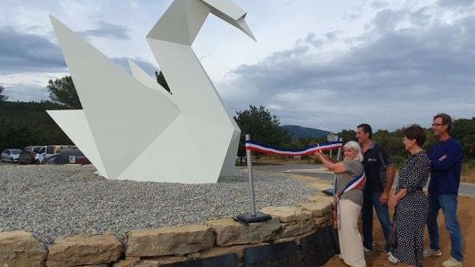 À Signes... la Ville a inauguré son cygne
