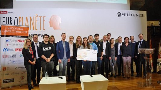 Le projet « Cocouv » de couverture de survie connectée reçoit le Prix Ville de Nice au Hackathon Santé Connectée 2017 ! 