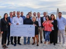 Les plagistes cannois remettent un chèque de 44 000 euros à la Fondation Cannes pour la jeunesse