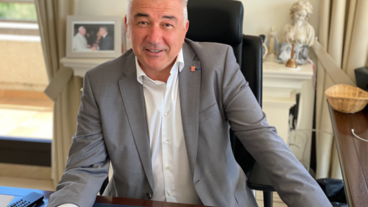 Saint-Laurent-du-Var : le maire Joseph Segura s'oppose à la suppression du 8 mai et soutient la pétition de Lionnel Luca