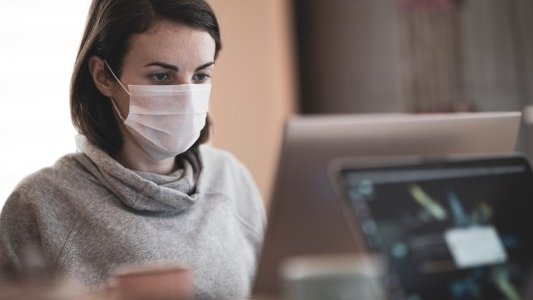 Cannes : le port du masque devient obligatoire dans les endroits clos publics et privés collectifs