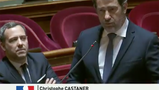 Masques : un loupé, « pas une guerre » pour Castaner