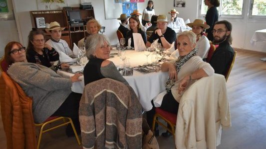  A Hyères, rencontre intergénérationnelle au Lycée Golf Hôtel