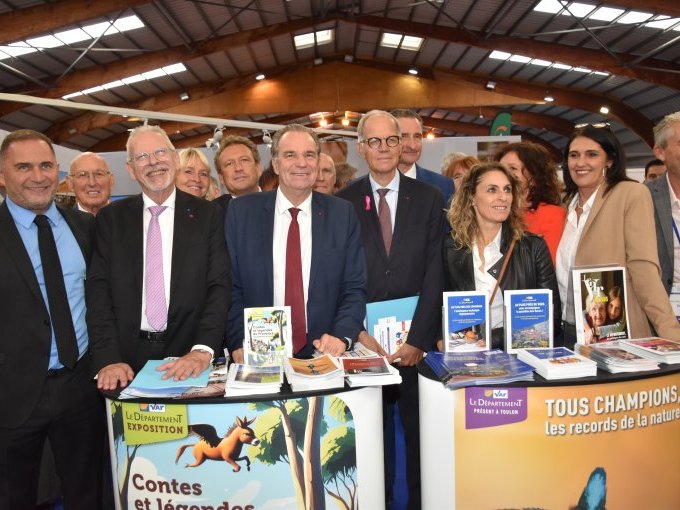 Au Salon des Communes (…)