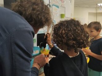 À Biot, des fontaines à yaourt et compote pour réduire les déchets plastiques et le gaspillage alimentaire