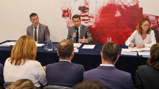Cannes lance un ambitieux plan d'intégration de l'IA pour optimiser les services municipaux