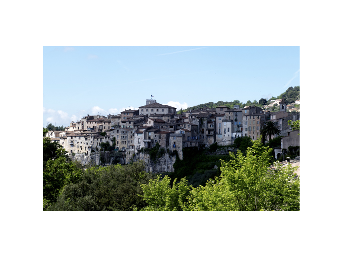 TOURRETTES SUR LOUP : (…)