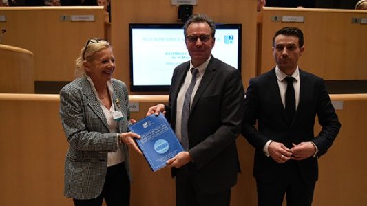 La Déontologue remet au Président de la Région le rapport 2017 
