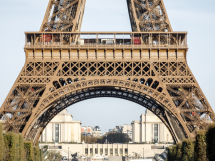 Tour Eiffel : Découvrez les 72 noms de femmes scientifiques proposés pour rejoindre la frise des savants 