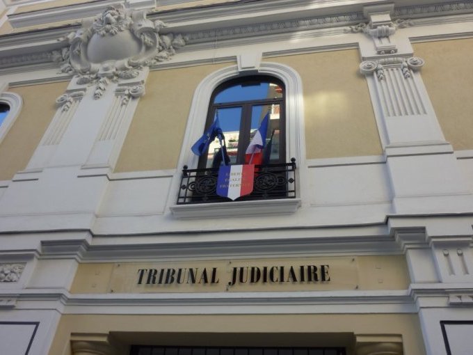 Tribunaux : accusé corona