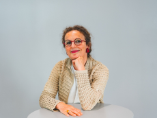 Jacqueline Bloch, la physicienne qui explore les mystères des polaritons, reçoit la médaille d'or du CNRS 2026