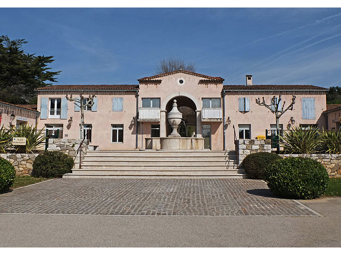 ROQUEFORT LES PINS : (…)