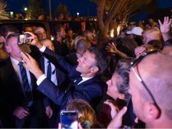Emmanuel Macron met en garde la jeunesse française contre le chaos et la désunion