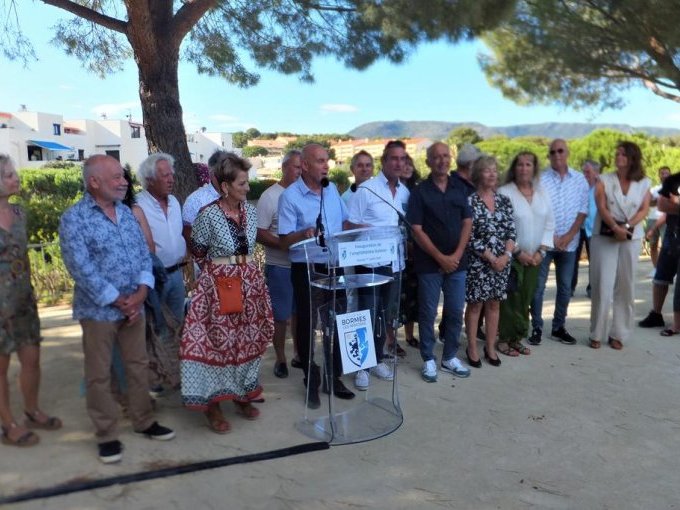 A Bormes-les-Mimosas, (…)