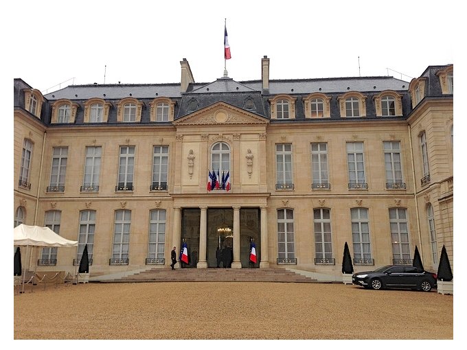 Gauche et droite passent