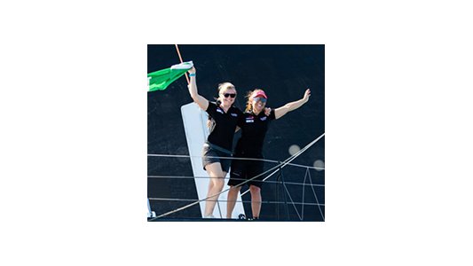 Une course « incroyable » pour la navigatrice azure ?enne Alexia Barrier et sa co-e ?quipie ?re Joan Mulloy, unique duo fe ?minin de la 26e ?me Transat Jacques Vabre !