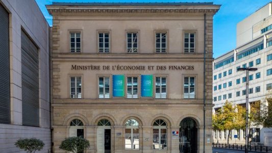 Budget 2025 : Une censure qui inquiète les secteurs économiques… et fait trembler les territoires