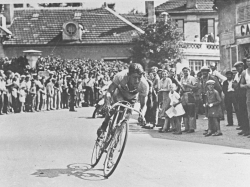 Tour de France : les exploits chevaleresques du "Roi René" de Cannes-la-Bocca