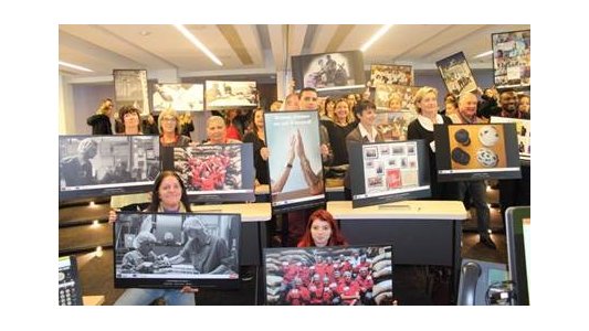Delphine BRUDOUX, de l'entreprise MALONGO 1er prix du concours photos ‘La diversité des générations en entreprise"