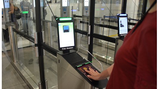 Aéroport de Nice : Souriez, vous êtes contrôlés par un sas de reconnaissance faciale