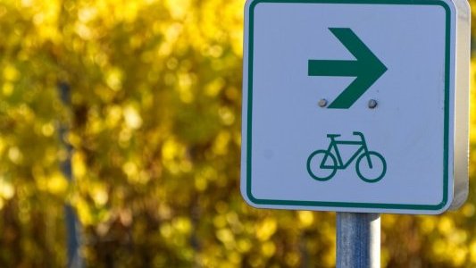 Charles Ange Ginésy annonce la création d'une piste cyclable sécurisée sur le littoral entre Antibes et Villeneuve-Loubet pour le 11 mai