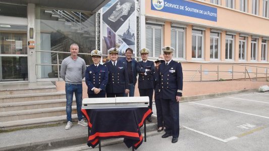 Au DSSF Toulon, rénovation des huisseries et installation de nichoirs